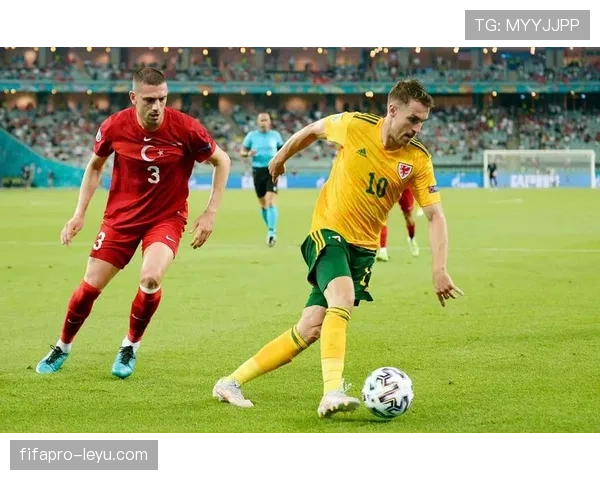 伯恩利边路强势进攻助力球队突破防线斩获关键胜利