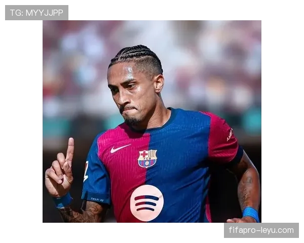 拉菲尼亚激情庆祝动作背后：团队精神与信念的动人诠释