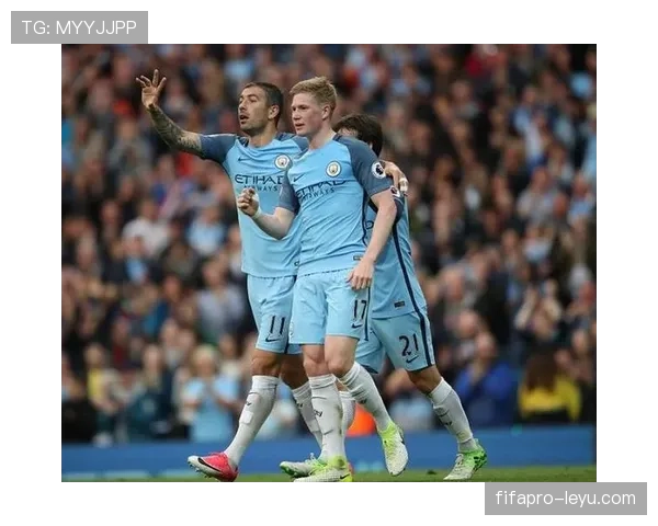 德布劳内与哈维中场组织方式及比赛影响力对比分析