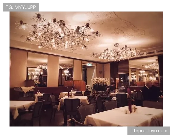 拉菲尼亚家里那个酒窖得多壕，平时场上跑得像风，回家却跟贵族似的哈